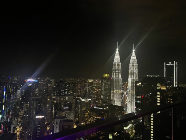 マレーシアで絶対おすすめのルーフトップバー「vertigo」ツインタワー
