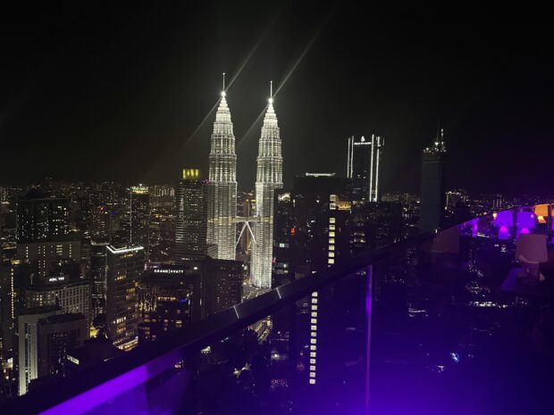 マレーシアで絶対おすすめのルーフトップバー「vertigo」ツインタワー