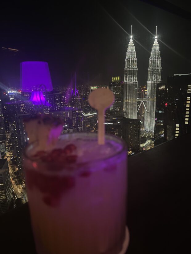 マレーシアで絶対おすすめのルーフトップバー「vertigo」